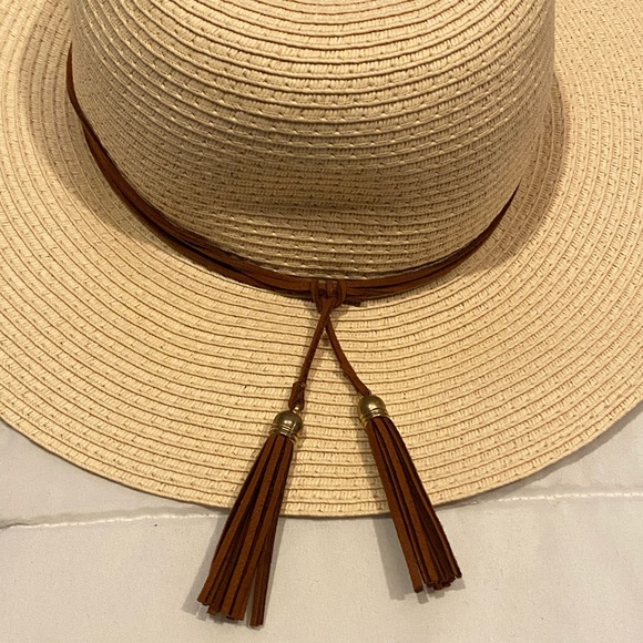 🛍SOLD🛍 Straw Summer Hat - Picture 2 of 4